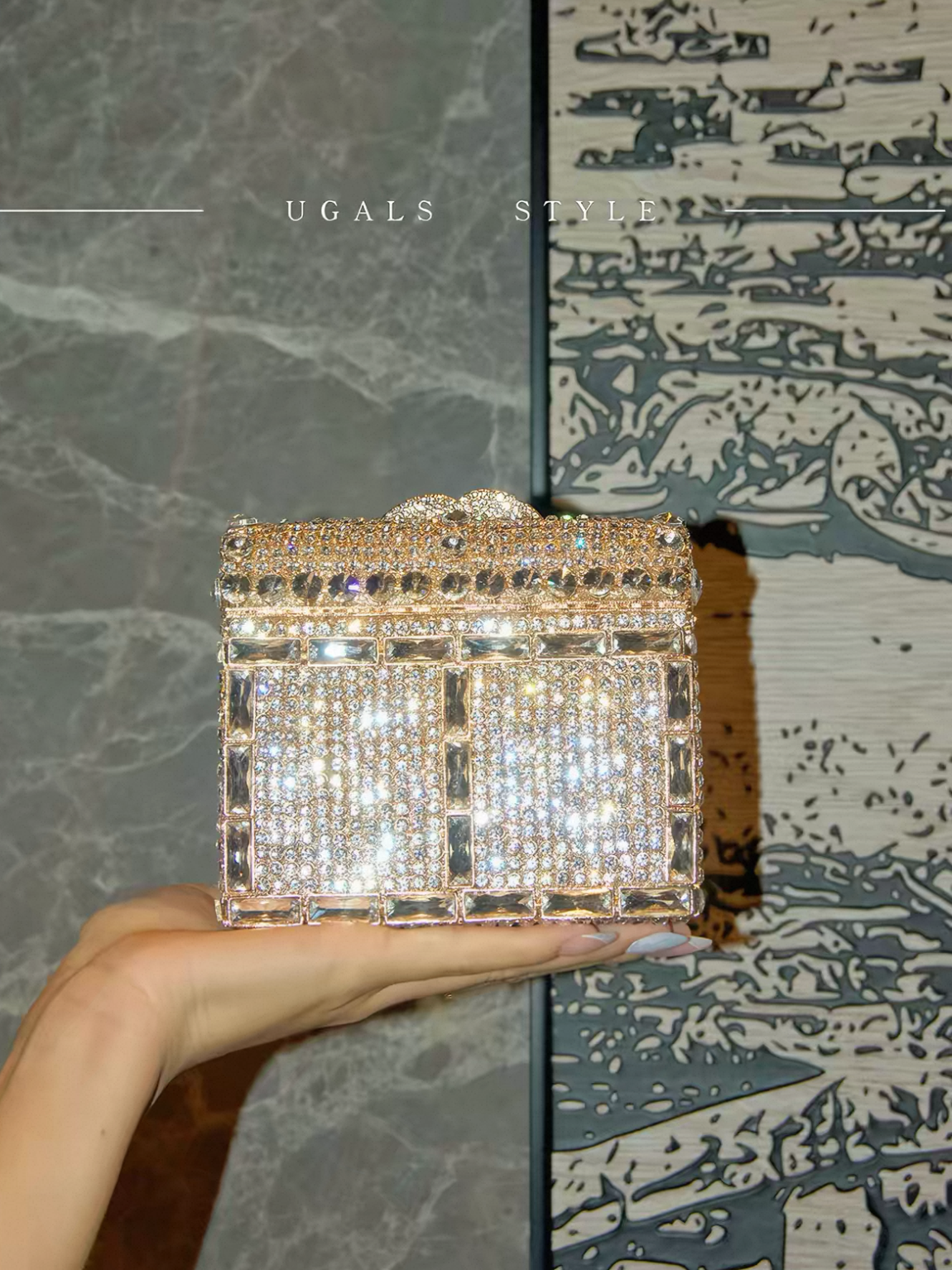 3· Diamond Treasure Box Banquet Handbag - Image 1